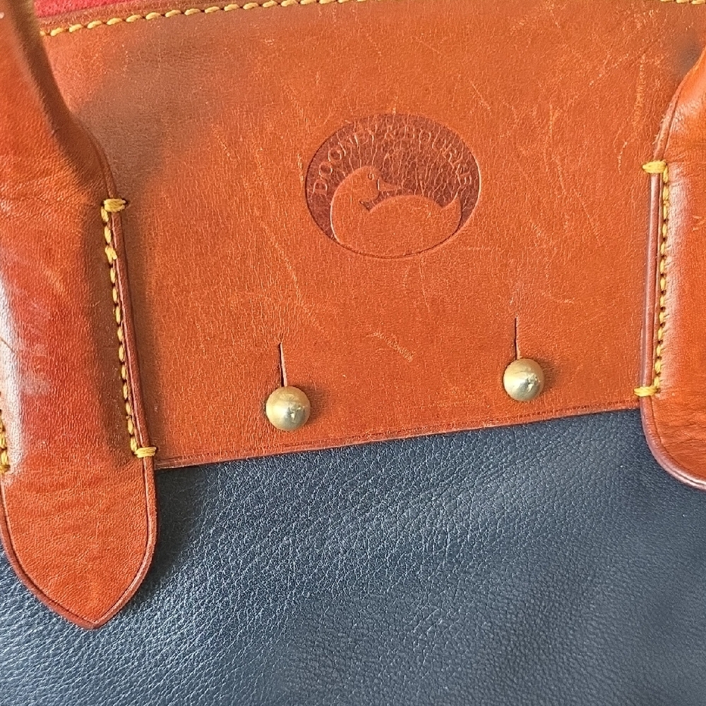 Elegant Two-Tone Leather Handbag - Picture 2 of 16